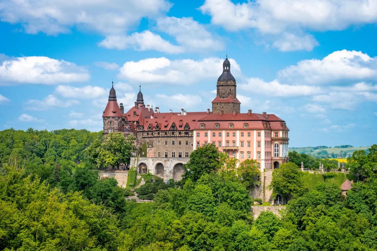Henryków atrakcje: Najciekawsze miejsca, które musisz zobaczyć