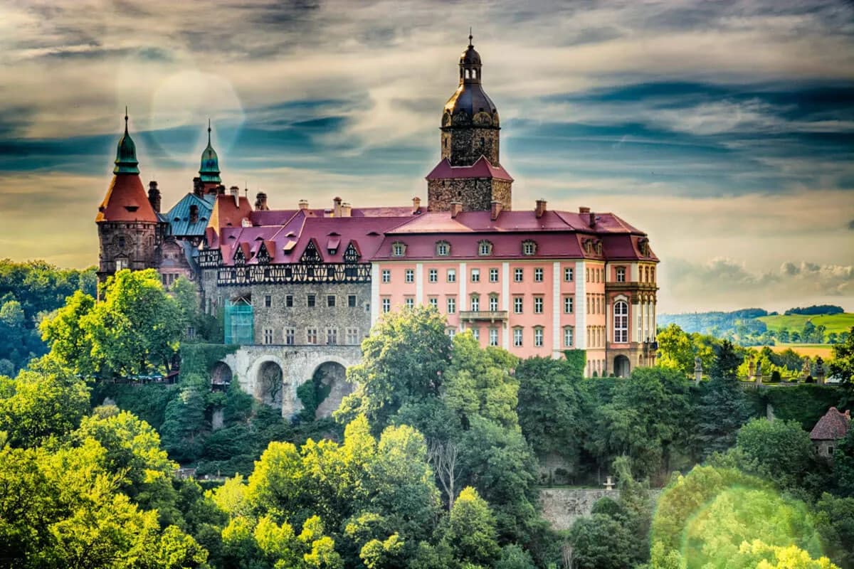 Ciekawe atrakcje w Polsce, które zaskoczą każdego podróżnika