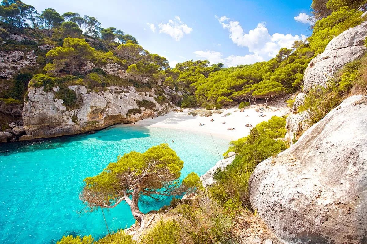 Minorka najpiękniejsze miejsca, które zachwycą każdego turystę