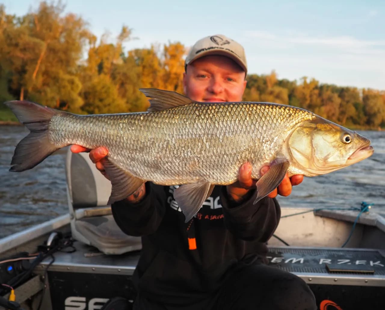 Wędkowanie w jeziorze Głębokim Lubelskim - najlepsze ryby i zasady