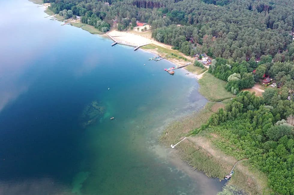 Jezioro Żarnowieckie: raj dla wędkarzy i miłośników sportów wodnych