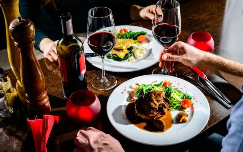 Gdzie zjeść w Lesznie? Odkryj najlepsze restauracje i smaki