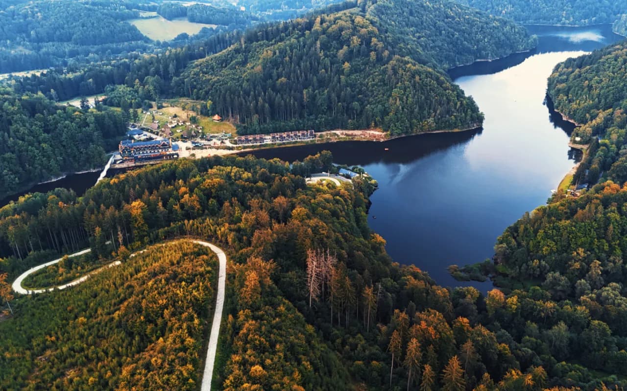 Jezioro Leśniańskie: ukryte skarby i atrakcje, które musisz poznać