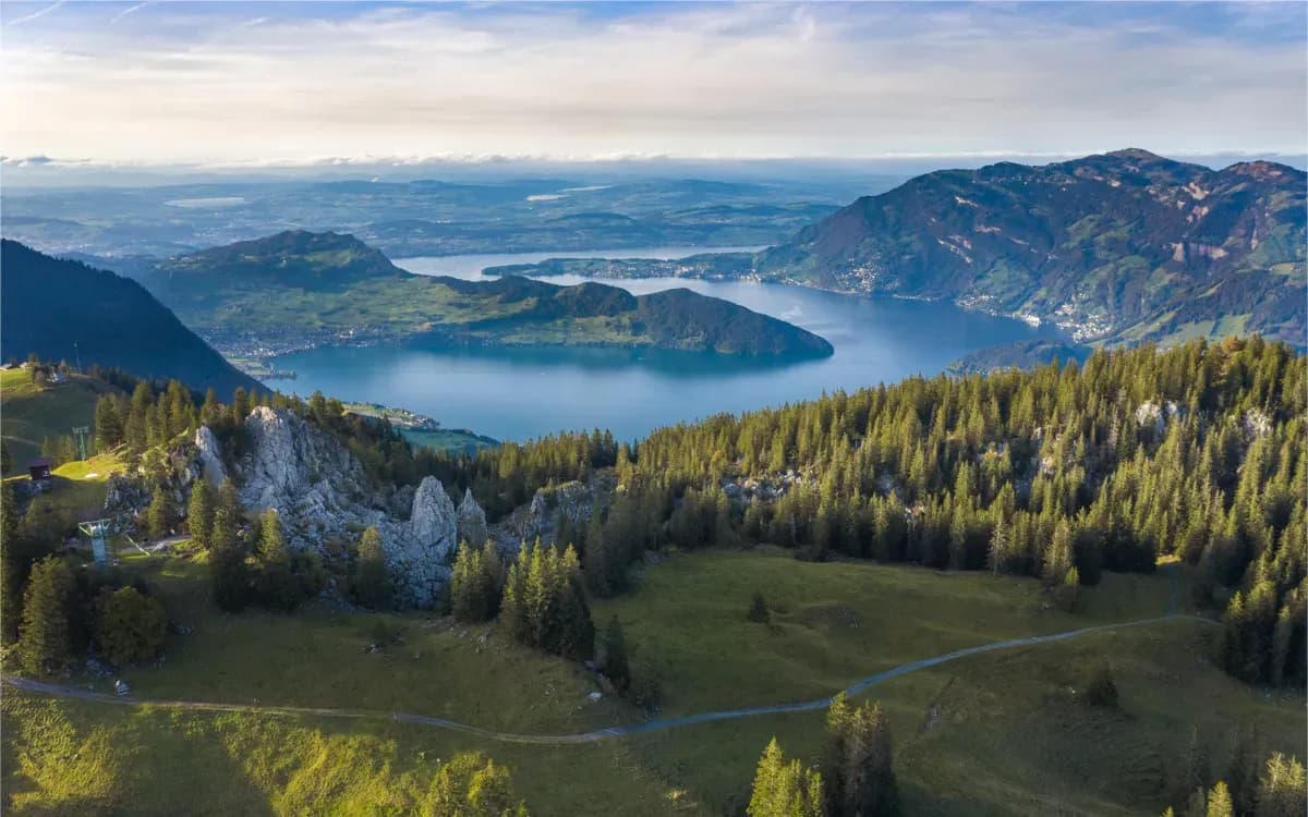 Najpiękniejsze miejsca na wakacje, które zachwycą każdego podróżnika