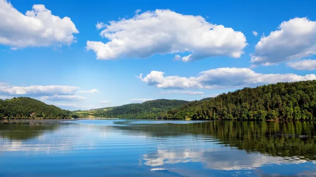 Jezioro Rosnowskie: odkryj tajemnice, które mogą cię zaskoczyć