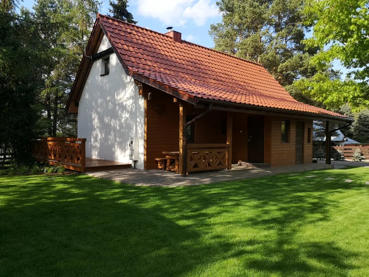 Tanie domki nad jeziorem w Warmii i Mazurach – idealny wypoczynek