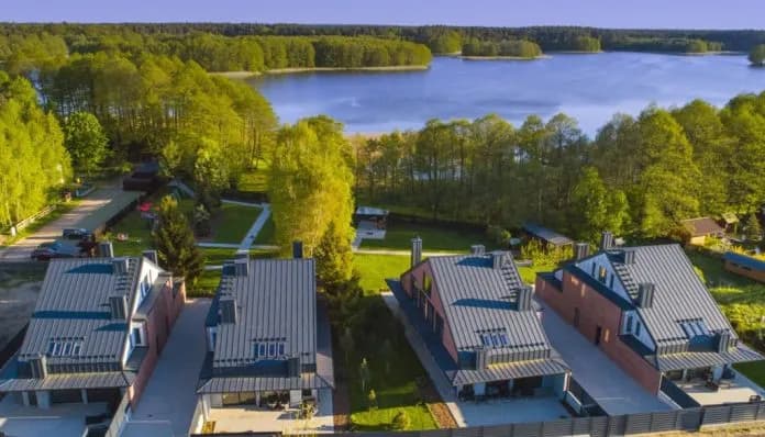 Noclegi nad jeziorem Mazowieckie – idealne miejsce na relaks i wypoczynek