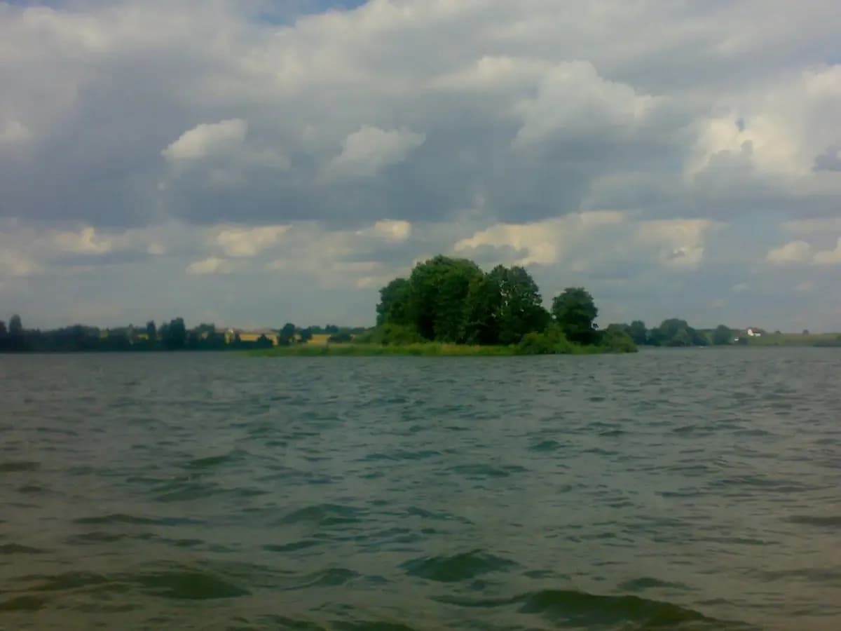 Jezioro Głuszyńskie: piękne miejsce na wędkowanie i wypoczynek