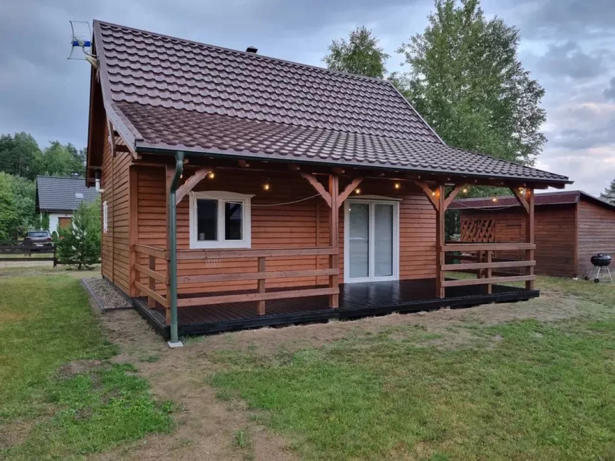 Domek nad jeziorem Głębokie - komfortowe wakacje blisko natury