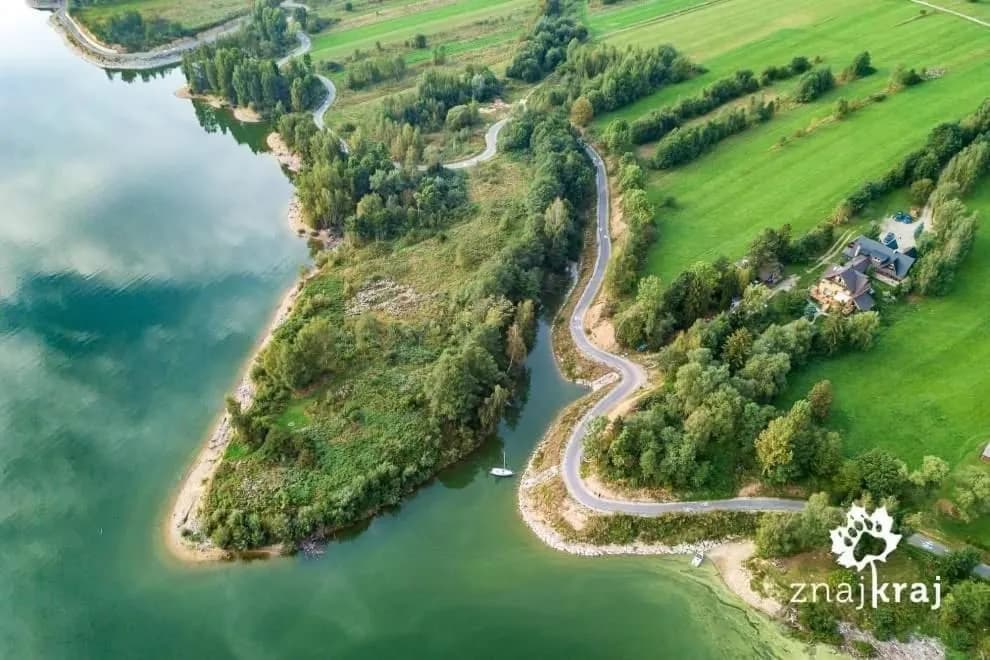 Najlepsze campingi nad jeziorem Czorsztyńskim - uniknij rozczarowania