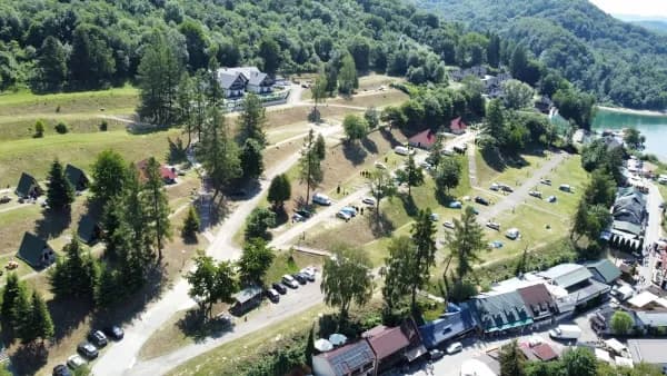 Najlepsze pole namiotowe nad Jeziorem Solińskim – komfort i atrakcje