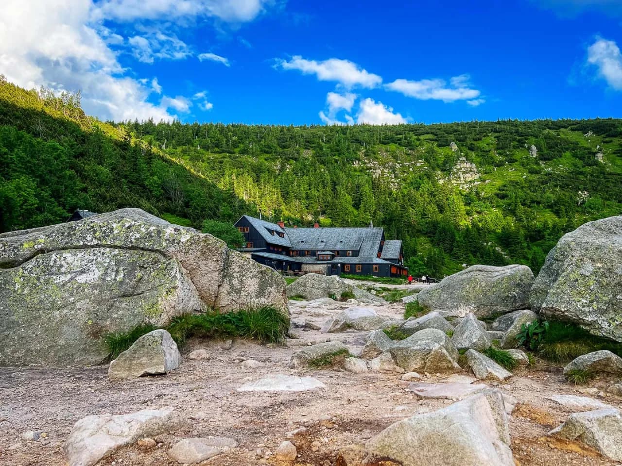 Czy schronisko może odmówić noclegu? Sprawdź, kiedy to możliwe